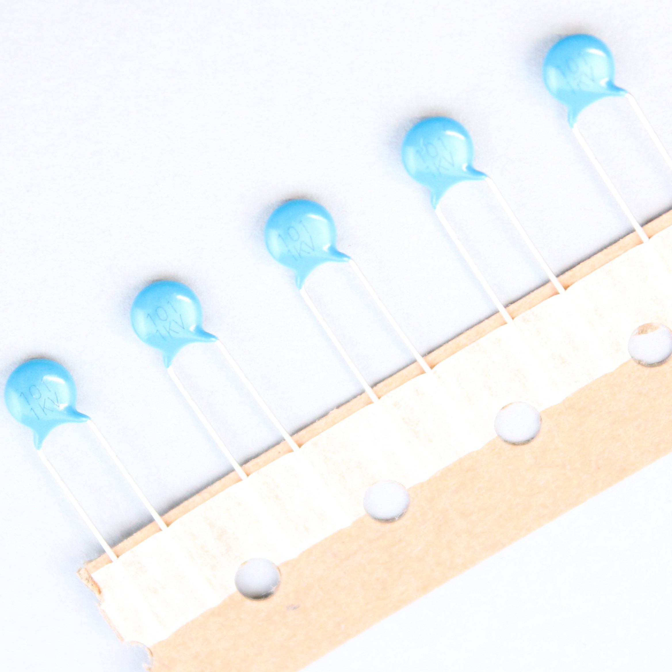 Radial Ceramic Disc Capacitor High Voltage, 1KV, 10 pF to 4700 pF (4.7 nF)